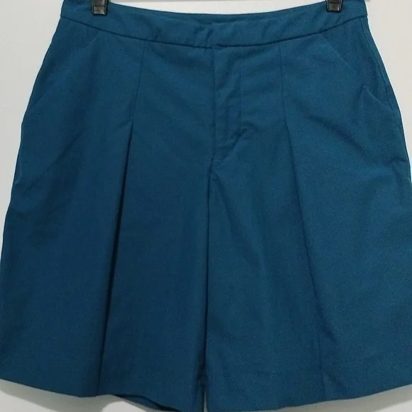 Lululemon women's Bermuda shorts size 6
